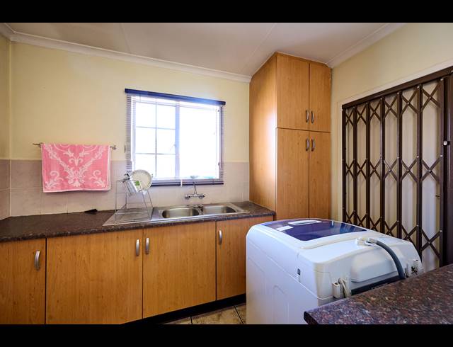 3 BEDROOM TOWNHOUSE FOR SALE IN KYALAMI HILLS